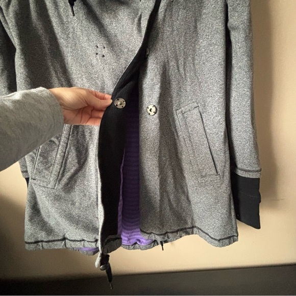 Lululemon Sz 6 Gratitude Wrap Static Charcoal Purple Lining - Picture 5 of 14
